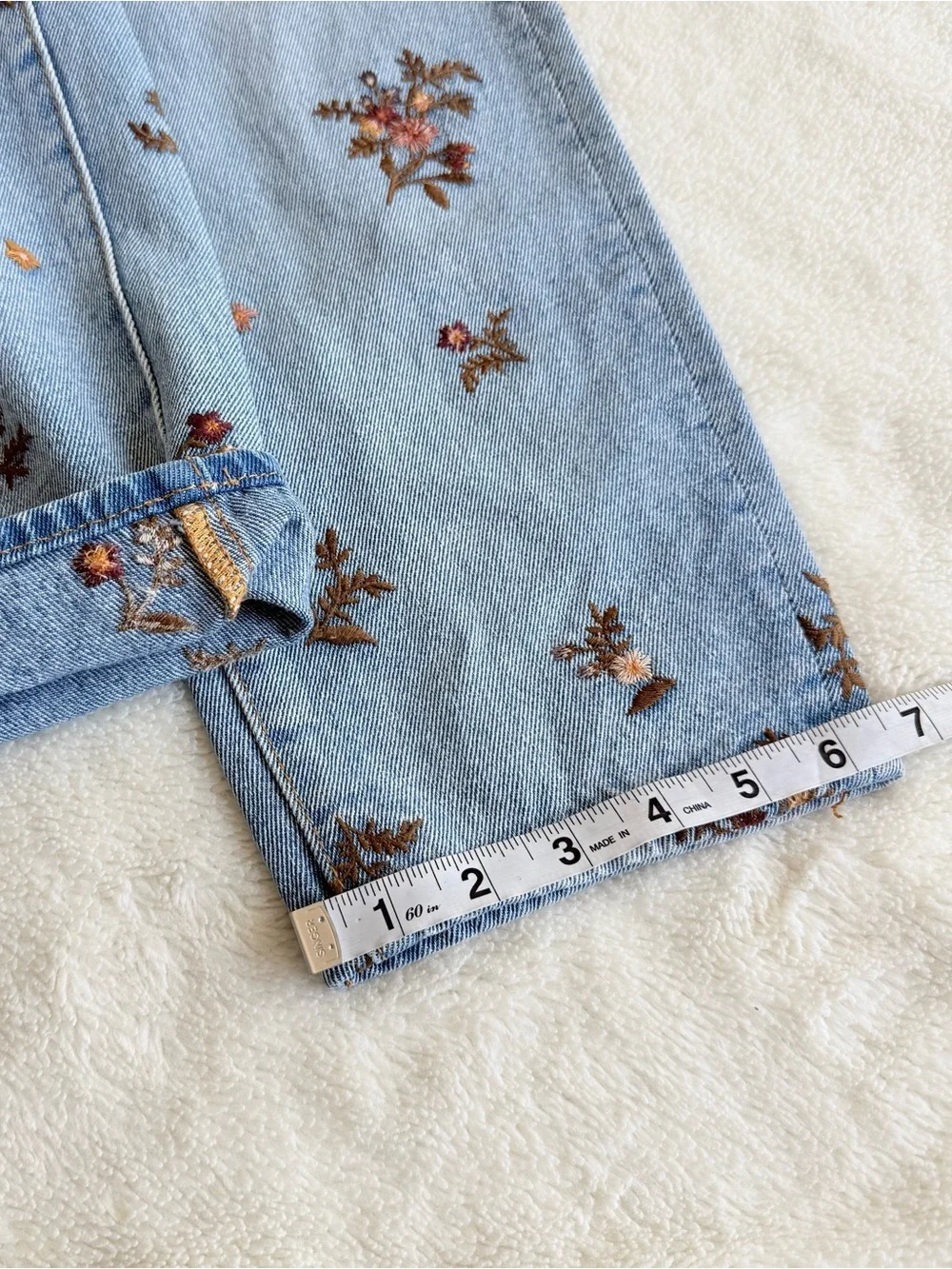 Driftwood NWOT Gizelle Embroidered Flowers Cropped Jeans W29